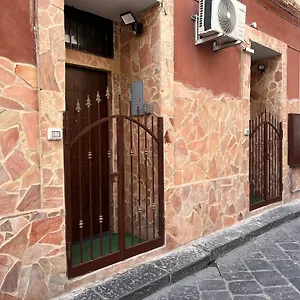 Mary House , Catania-Fontanarossai nemzetközi repülőtér Olaszország